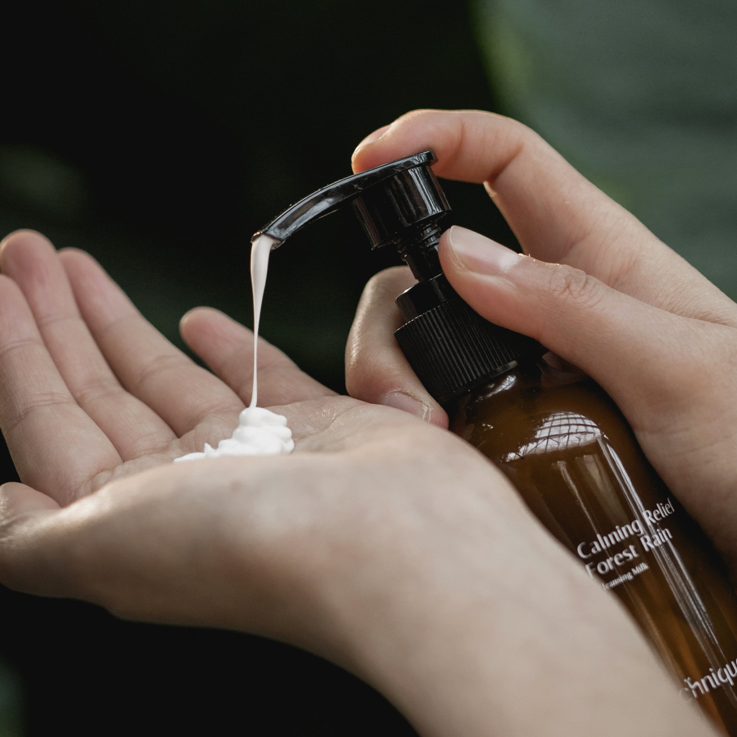 【德國純植原萃配方】Schnique Calming Relief Forest Rain Cleansing Milk 120ml